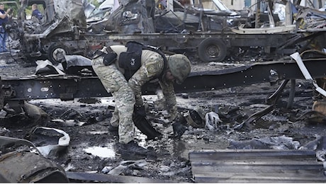 Ucraina: 800 attacchi aerei russi in una settimana, Kiev e Kharkiv nel mirino