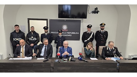 Soldi pubblici per ottenere alloggi popolari, blitz a Catanzaro con 8 arresti: ci sono il consigliere ed ex dirigente dell’Aterp Costanzo e due appartenenti alla polizia locale