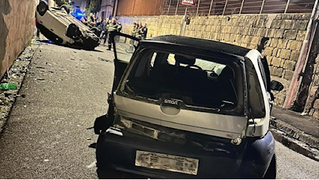 Napoli, frontale tra due auto: muore una 19enne, cinque feriti