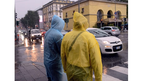 Maltempo Italia, oggi allerta arancione in 5 regioni: scuole chiuse e rischio nubifragi