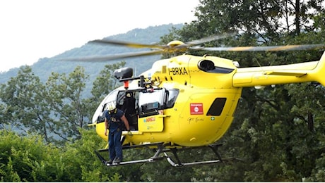 Valleve, precipita in un canalone per 33 metri e muore. Un escursionista: «Ho sentito un urlo e ho visto le pietre cadere»