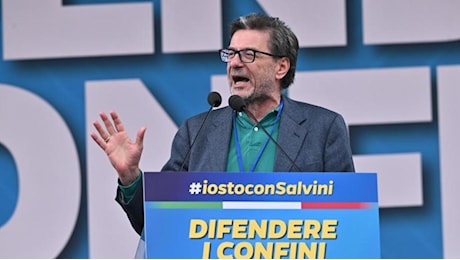 Manovra, Giorgetti: io figlio di pescatore, so chi fa sacrifici. Diesel e benzina, il caso delle accise