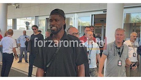 Kevin Danso è atterrato a Ciampino. In giornata le visite mediche – VIDEO