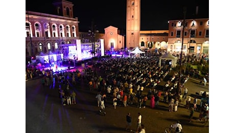 Cara Forlì, la piazza si trasforma in balera per la festa del liscio GALLERY