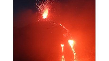 Nuova eruzione dell'Etna: attività stromboliana in corso