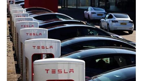 Auto, l’assicurazione furto e incendio per una Tesla costa il 28% in più. Effetto Musk?