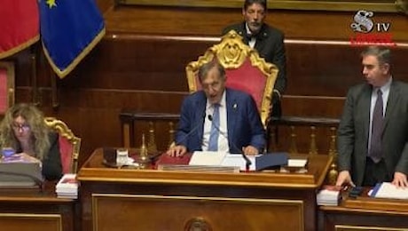 7 ottobre: La Russa saluta in Aula ambasciatore Israele, applauso dell'assemblea