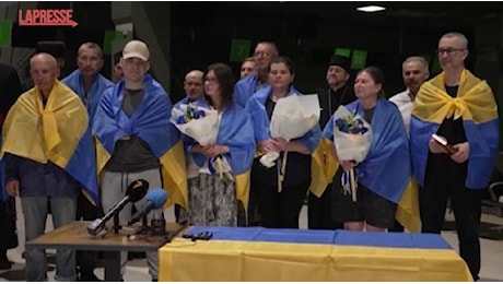 Mosca rilascia 10 civili ucraini: il loro ritorno a Kiev