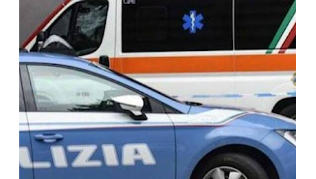 Trovato morto in casa, la polizia indaga sul decesso di un settantenne