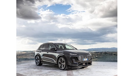 Al volante della nuova Audi Q6 e-tron. Un Suv da oltre 600 km di autonomia