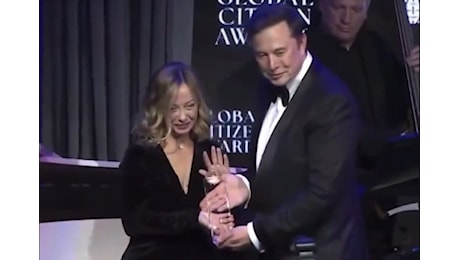 Citizen Award 2024, il premio di Elon Musk a Giorgia Meloni: «È ancora più bella dentro che fuori». E lei cita Michael Jackson