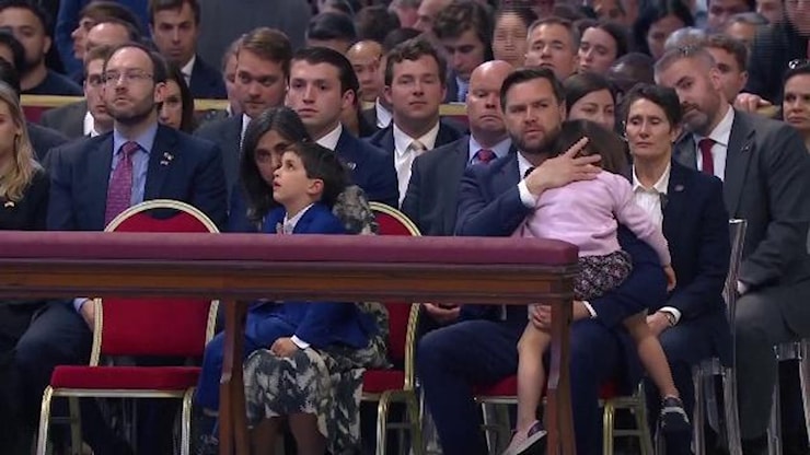J.D. Vance partecipa con la famiglia alla funzione del Venerdi Santo a San Pietro - La Stampa