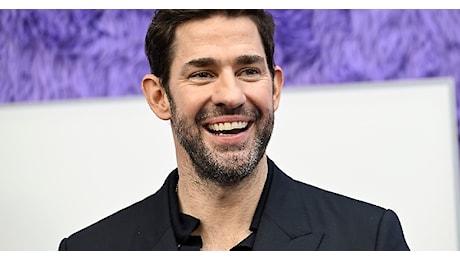 John Krasinski, l'uomo più sexy del mondo e quel primo incontro con la moglie Emily Blunt: dal colpo di fulmine al matrimonio in Italia