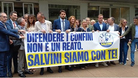 Open Arms: al Pirellone flash mob Lega, 'Salvini non sei solo'