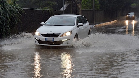 Pioggia e temporali a Varese, è allerta. Il sindaco: Galimberti: “Evitate gli spostamenti”