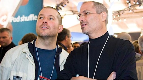 Jony Ive, l'ex designer degli iPhone, lavora con Sam Altman a un dispositivo basato su AI