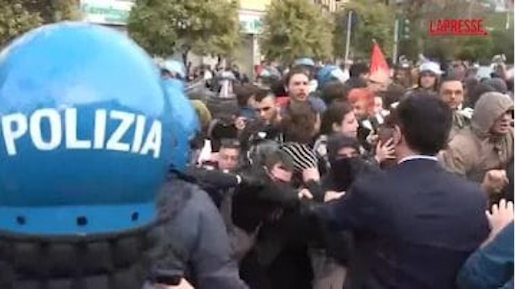 Milano, scontri a corteo pro Pal e scritte contro Meloni - Il Sole 24 ORE Milano, scontri a corteo pro Pal e scritte contro Meloni - Il Sole 24 ORE