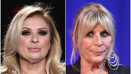 Uomini e donne, il gavettone di Tina a Gemma. Maria De Filippi senza parole