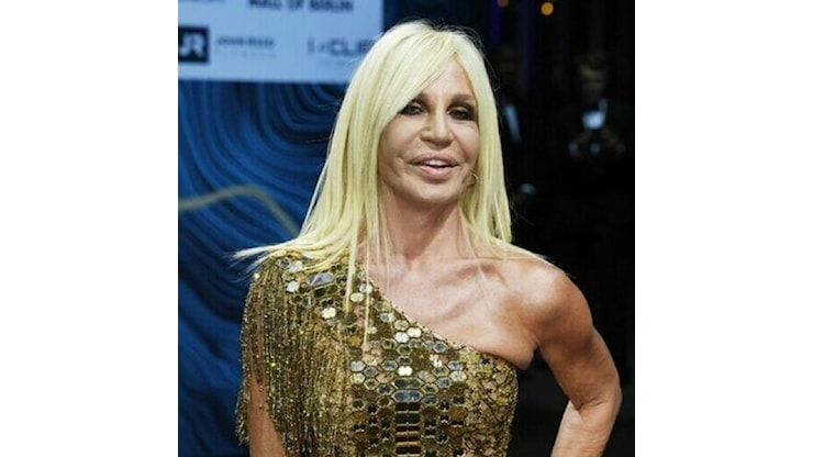 Donatella Versace: Lieta che il marchio sia entrato nella famiglia Prada - FashionNetwork Italia Donatella Versace: Lieta che il marchio sia entrato nella famiglia Prada - FashionNetwork Italia