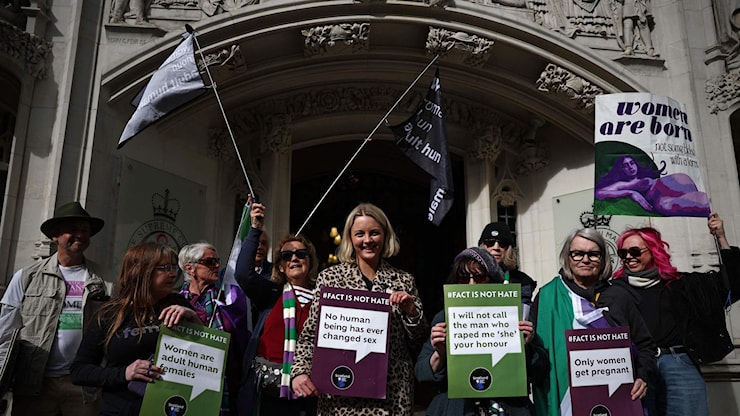 Regno Unito, la Corte Suprema: “Le transgender non sono donne, conta il sesso alla nascita” - La Stampa Regno Unito, la Corte Suprema: “Le transgender non sono donne, conta il sesso alla nascita” - La Stampa