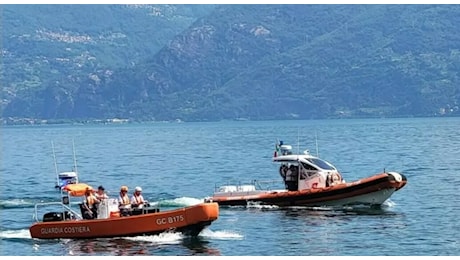 Uomo trovato morto nel lago di Garda, in tasca solo un biglietto per il battello: giallo in provincia di Brescia