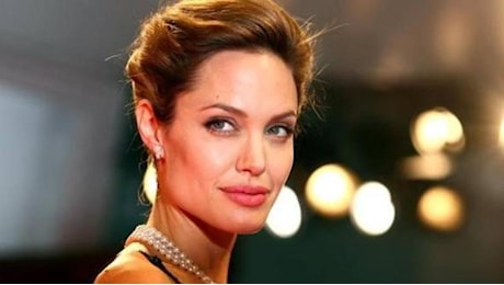 Angelina Jolie al Torino Film Festival, non è finita la parata di stelle: è caccia a selfie e autografi