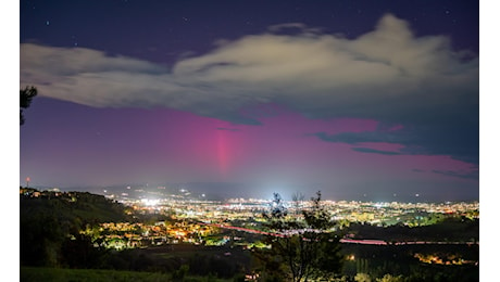 Danza di colori nel cielo marchigiano: la magia dell'aurora boreale