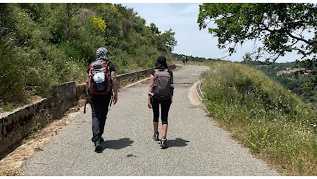 Sul Cammino di Santiago troppe donne molestate, si sbriciola il tabù sulla sicurezza lungo il percorso