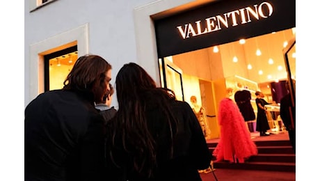 Roma, maxi furto nella boutique di Valentino in centro: rubate borse per 140mila euro