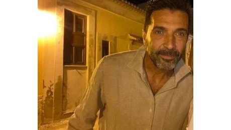 Gigi Buffon e Ilaria d'Amico, vacanza a Marzamemi. Si sposano in Sicilia?