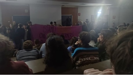 Violento attacco abortista contro evento CL alla Statale di Milano. Piantedosi e Bernini intervengano