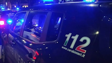 Ruba uno scooter, cerca di sfuggire ai carabinieri e si schianta contro un muro: studente muore a 17 anni