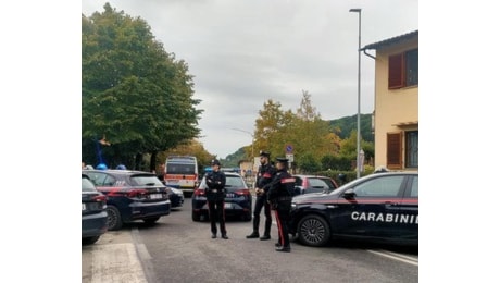 San Casciano, 22enne uccide la zia a colpi di arma da fuoco, prima si barrica in casa e poi si dà alla fuga. Ma viene arrestato dai carabinieri