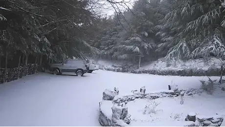 Al Gennargentu arriva la neve: risveglio imbiancato fra Desulo e Fonni