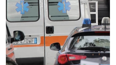 Chiama l'ambulanza e prende a martellate il conducente: Dovete portare la zia in un altro ospedale