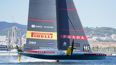 Luna Rossa alle semifinali della Louis Vuitton Cup in diretta, le regate di oggi: il team Prada-Pirelli vince la prima regata