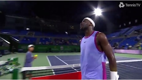 Tiafoe perde la testa e impazzisce contro l'arbitro: Vaff****, idiota!