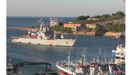 Albania, arrivata la nave della Marina militare con a bordo i primi 16 migranti