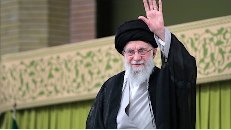 Khamenei: Il mandato d'arresto non basta, giustiziate Netanyahu