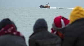 Migranti, soffoca 16enne durante naufragio: fermato per omicidio