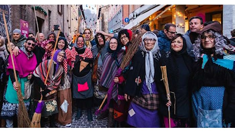 In piazza a festeggiare la Befana