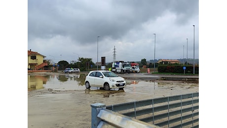 Allagamenti: situazione migliora a Senigallia. Prevista ancora pioggia: COC aperto – FOTO