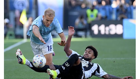 Lazio-Juventus, TOP e FLOP al 45’: Nico, che fai? Alberto Costa, buona la prima! Meno male che c'è Kalulu