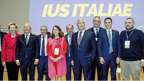 Forza Italia lancia lo ius Italiae: «Dieci anni di scuola per diventare italiani»