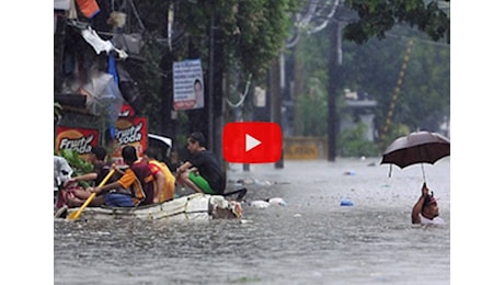 Meteo: Filippine, il super Tifone Man-Yi si abbatte sull'arcipelago con la massima potenza, il video