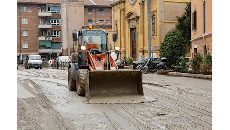 Strade riaperte a Bologna dopo l’alluvione: ok a via Andrea Costa