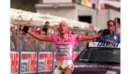 Caso Pantani, riaperte le indagini dopo 25 anni: colpo di scena sull'esclusione dal Giro d'Italia del 1999