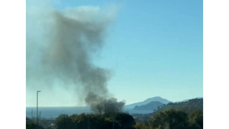 Esplosione a Fuorigrotta: va a fuoco una cabina elettrica, famiglie senza corrente