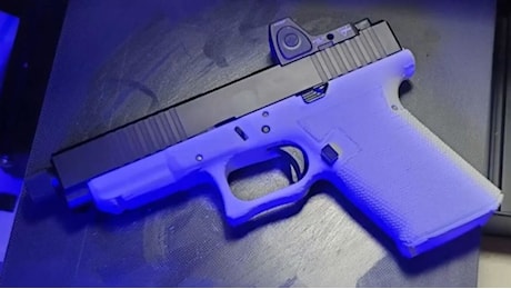 Che cos'è una “pistola fantasma”, l'arma stampata in 3D usata da Luigi Mangione