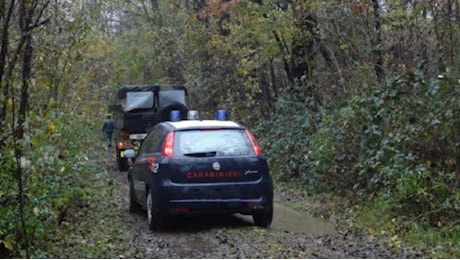 Milano, il giallo del cadavere senza nome trovato nel bosco tra Arluno e Pogliano Milanese: si indaga negli ambienti di spaccio